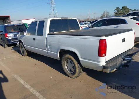 1998 Chevrolet C1500 Fleetside z USA, uszkodzony, nr VIN 2GCEC19R5W1215584